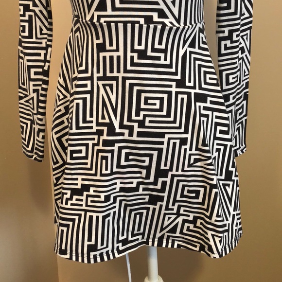 Forever21 geometric black & white dress size small - Picture 3 of 7
